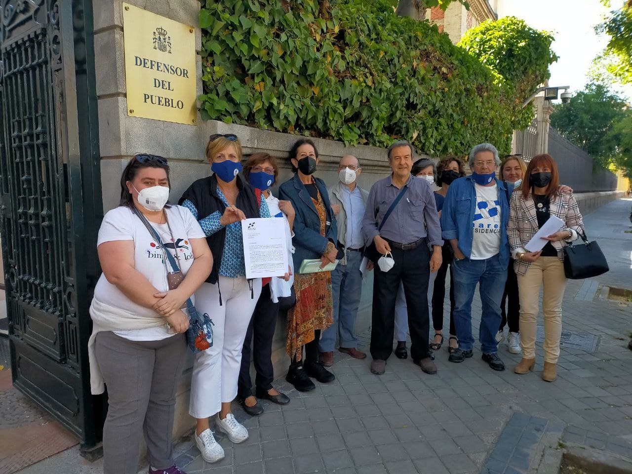 Entregando Carta en Defensor del Pueblo